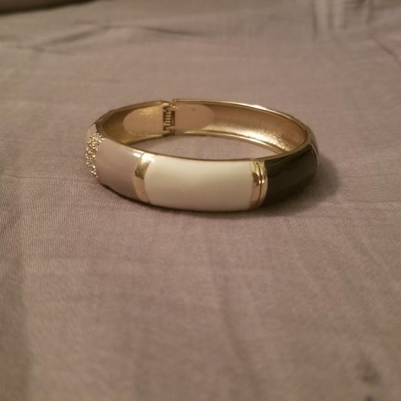 Hinged Bracelet Black / Tan / White Enameled - Picture 4 of 8